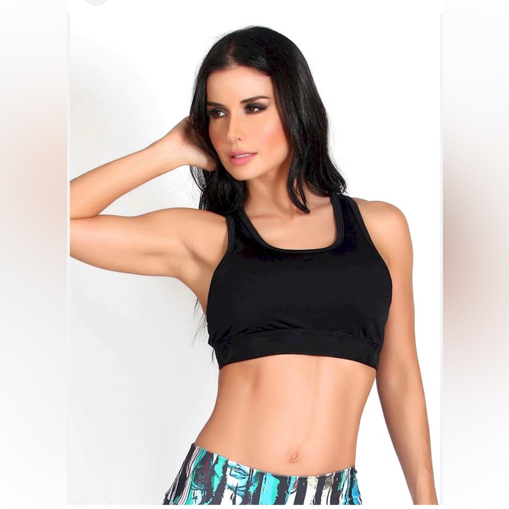 💄2 for 15$💄Plain Black Sports Bra Size Medium Women’s US